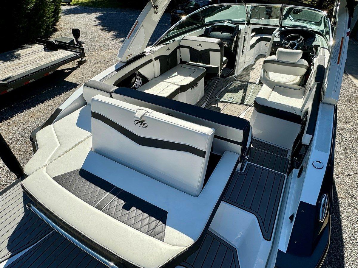 best yacht sales deals 2019 Monterey 278 SS KNX - MONTEREY