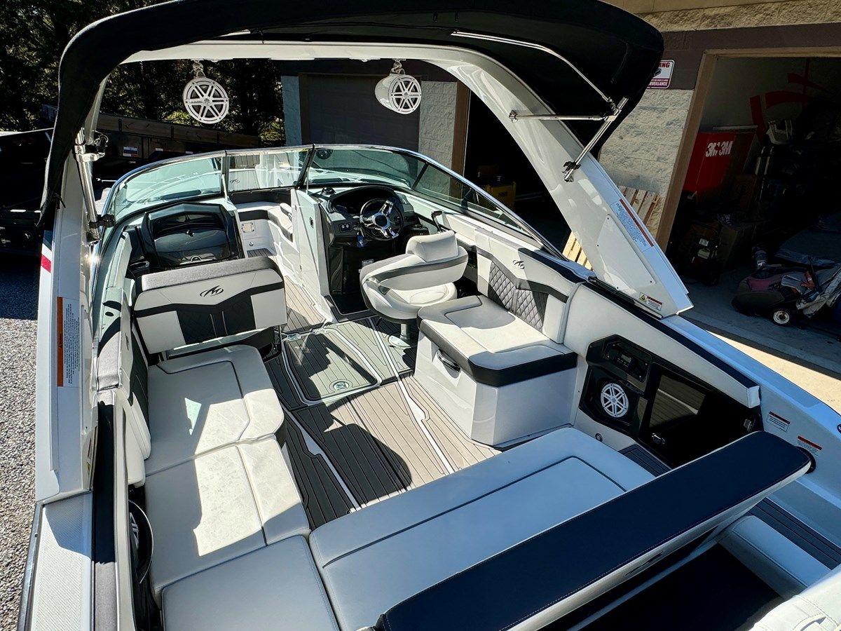 best yacht sales deals 2019 Monterey 278 SS KNX - MONTEREY