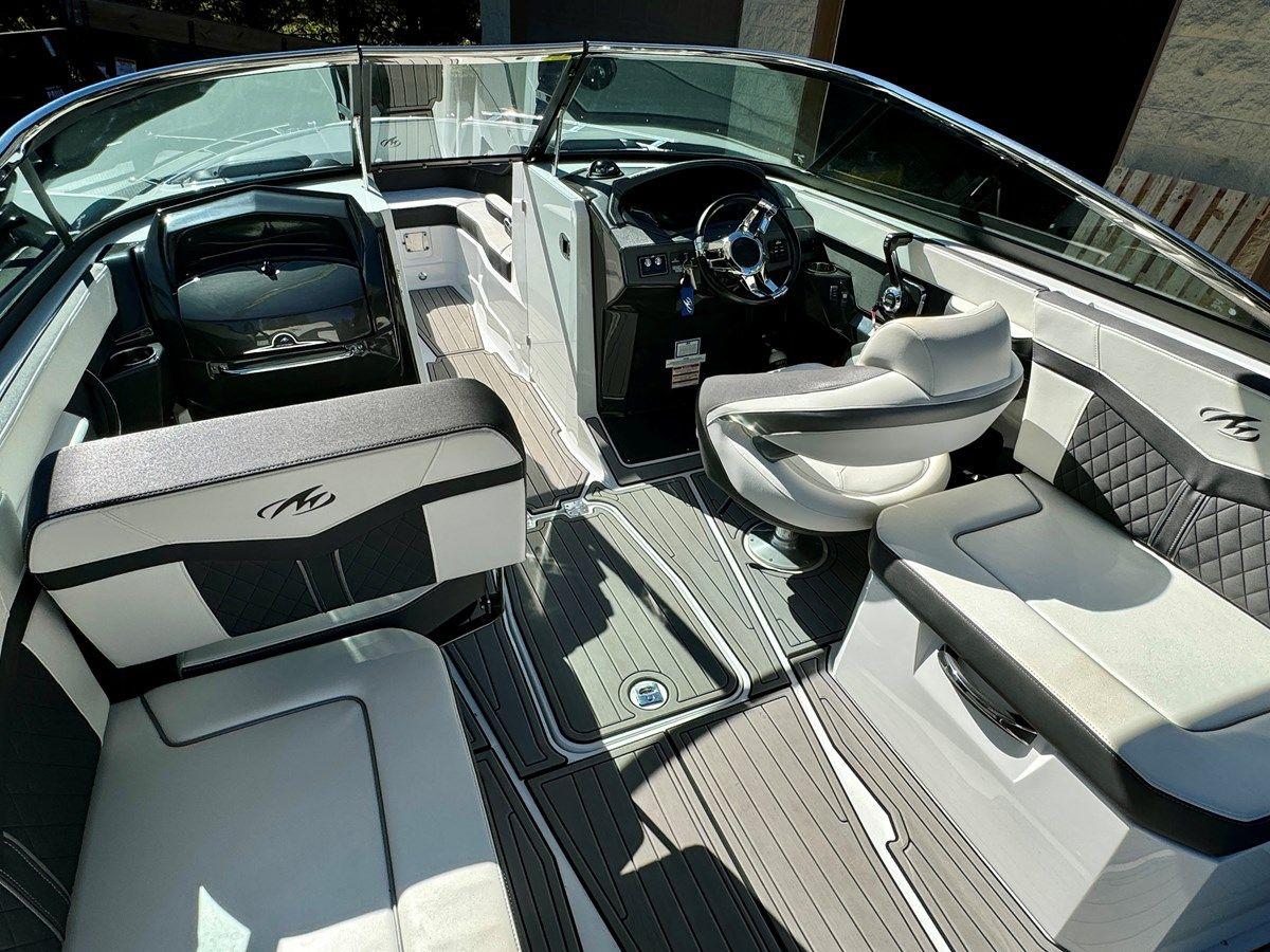 Buy a 2019 Monterey 278 SS KNX - MONTEREY at Shestakov Yacht Sales