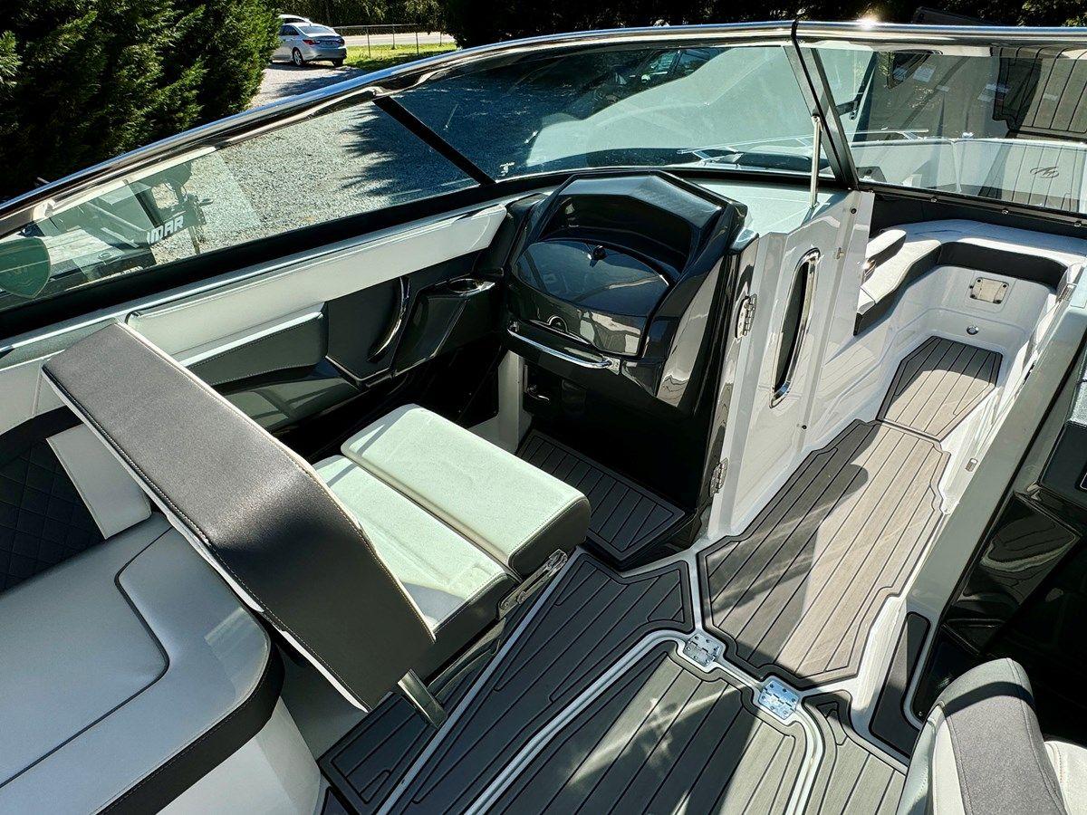 best yacht sales deals 2019 Monterey 278 SS KNX 26