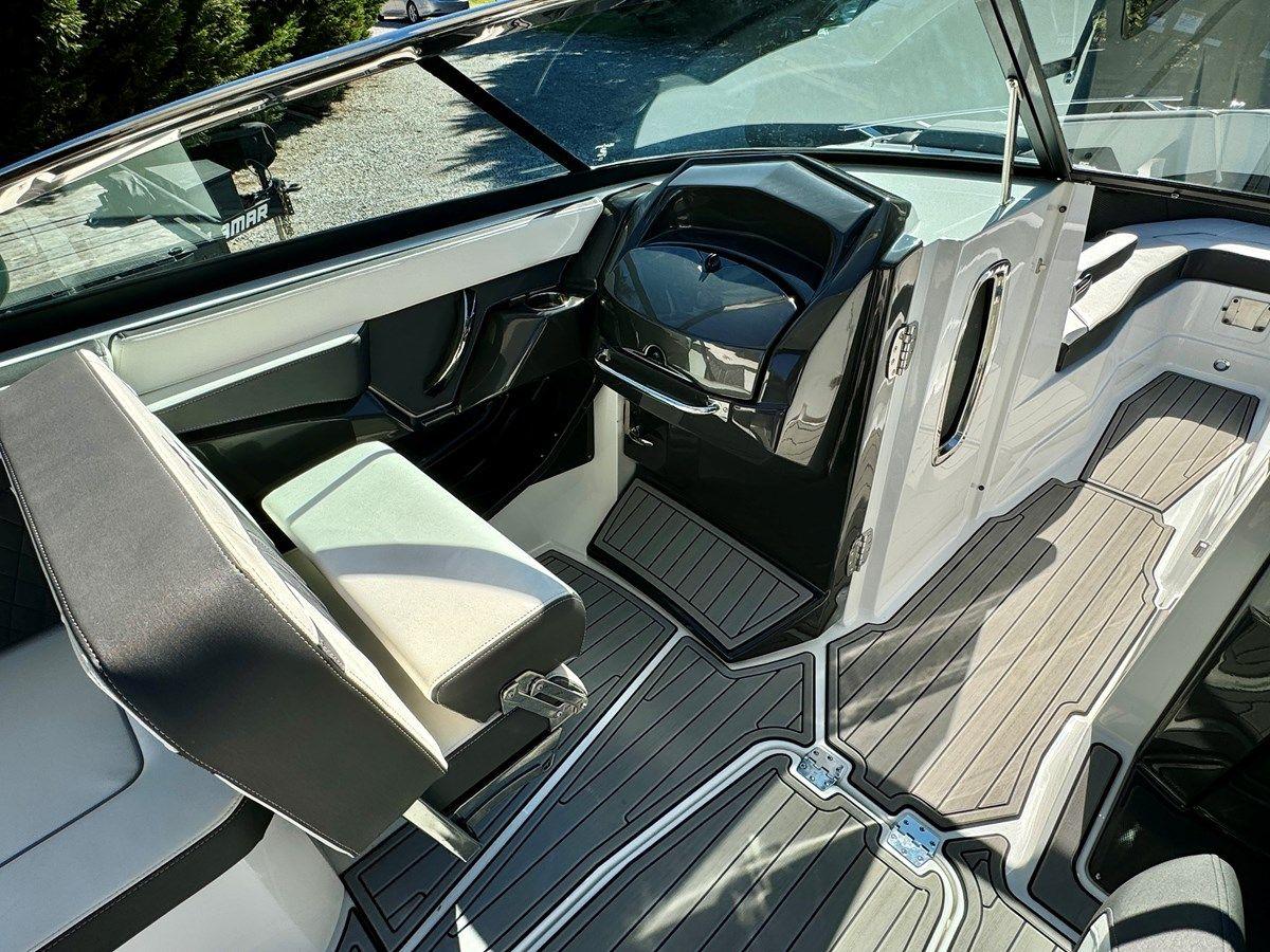 Buy a 2019 Monterey 278 SS KNX - MONTEREY at Shestakov Yacht Sales