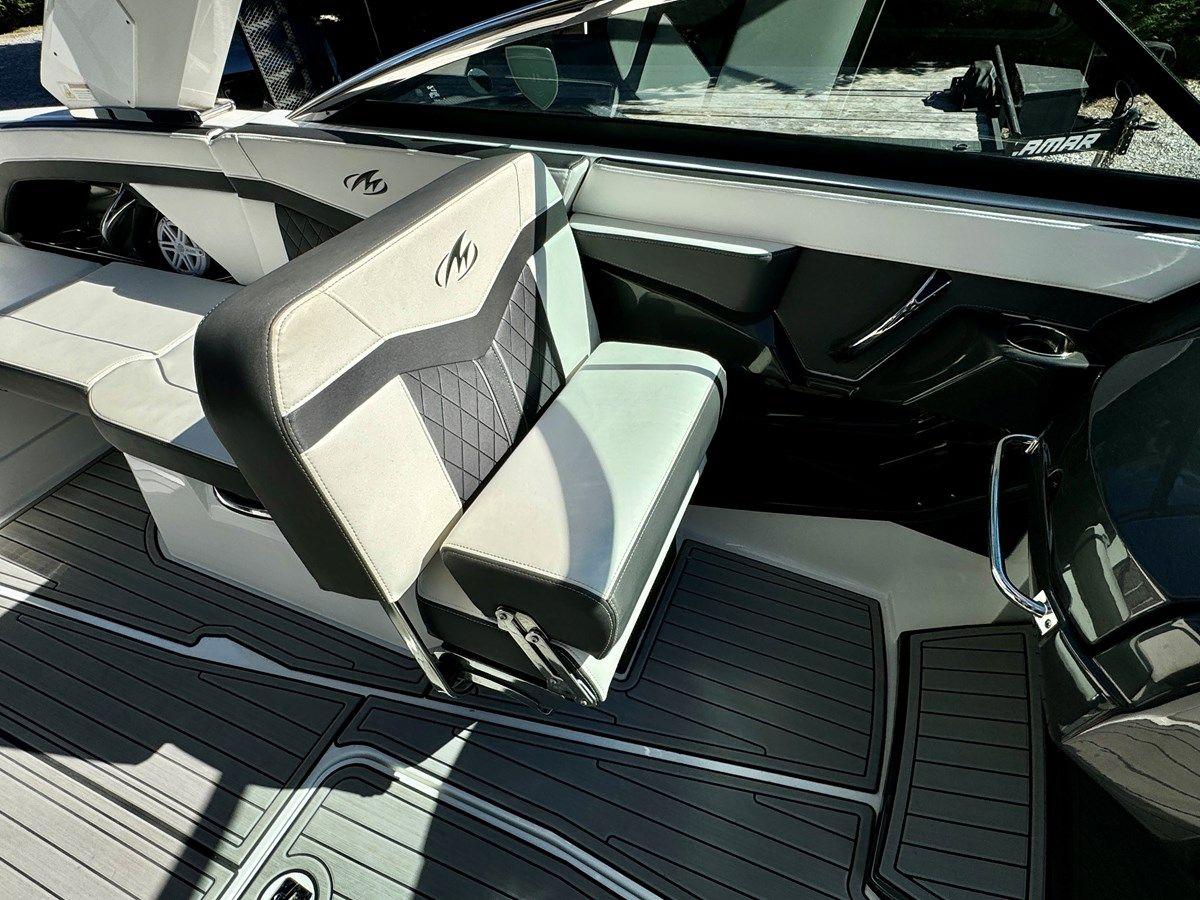 best yacht sales deals 2019 Monterey 278 SS KNX 278 SS