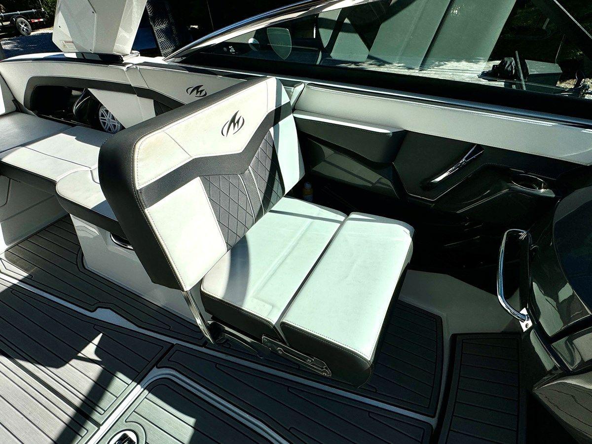 Buy a yacht 2019 Monterey 278 SS KNX 26