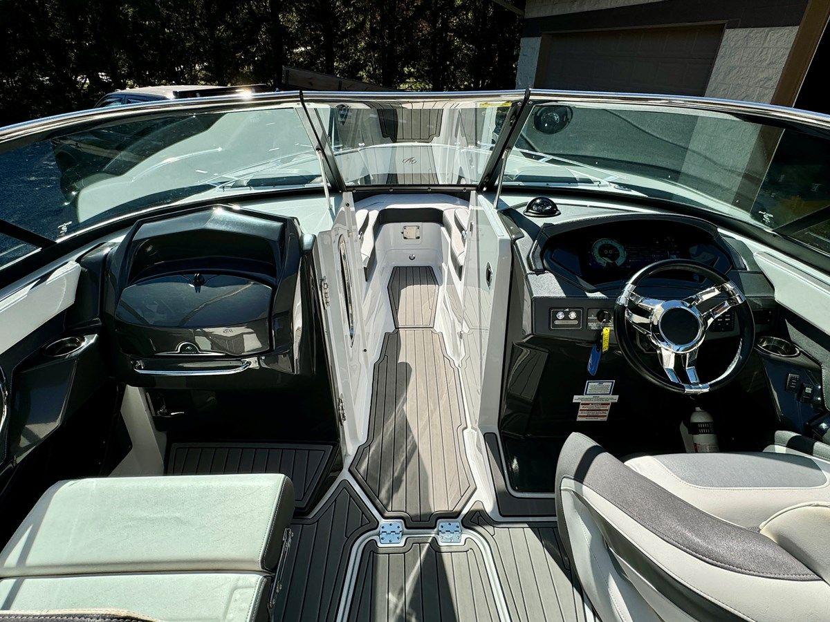 Buy a 2019 Monterey 278 SS KNX 2019 at Shestakov Yacht Sales