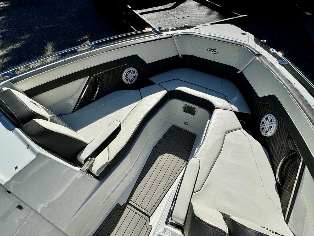 Buy a yacht 2019 Monterey 278 SS KNX - MONTEREY