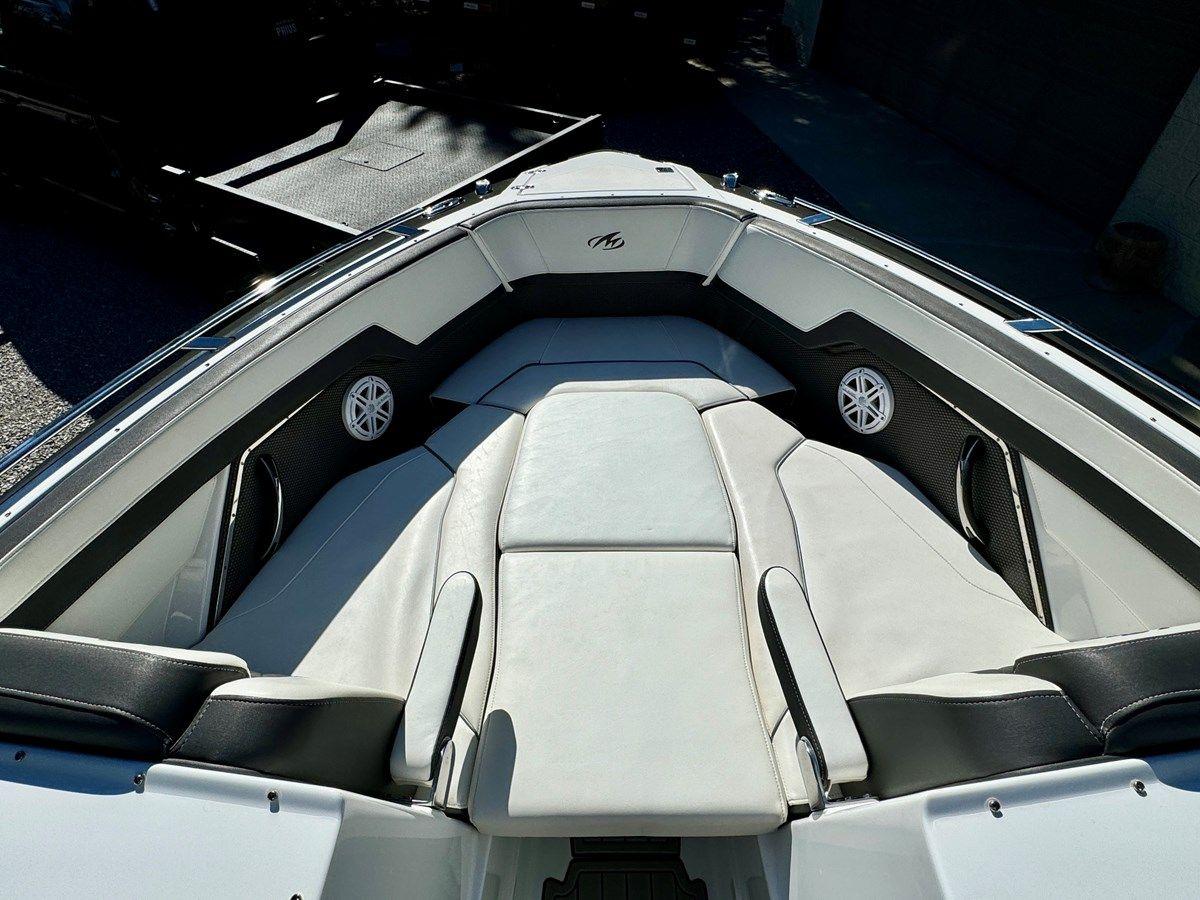 Buy a 2019 Monterey 278 SS KNX 26 at Shestakov Yacht Sales