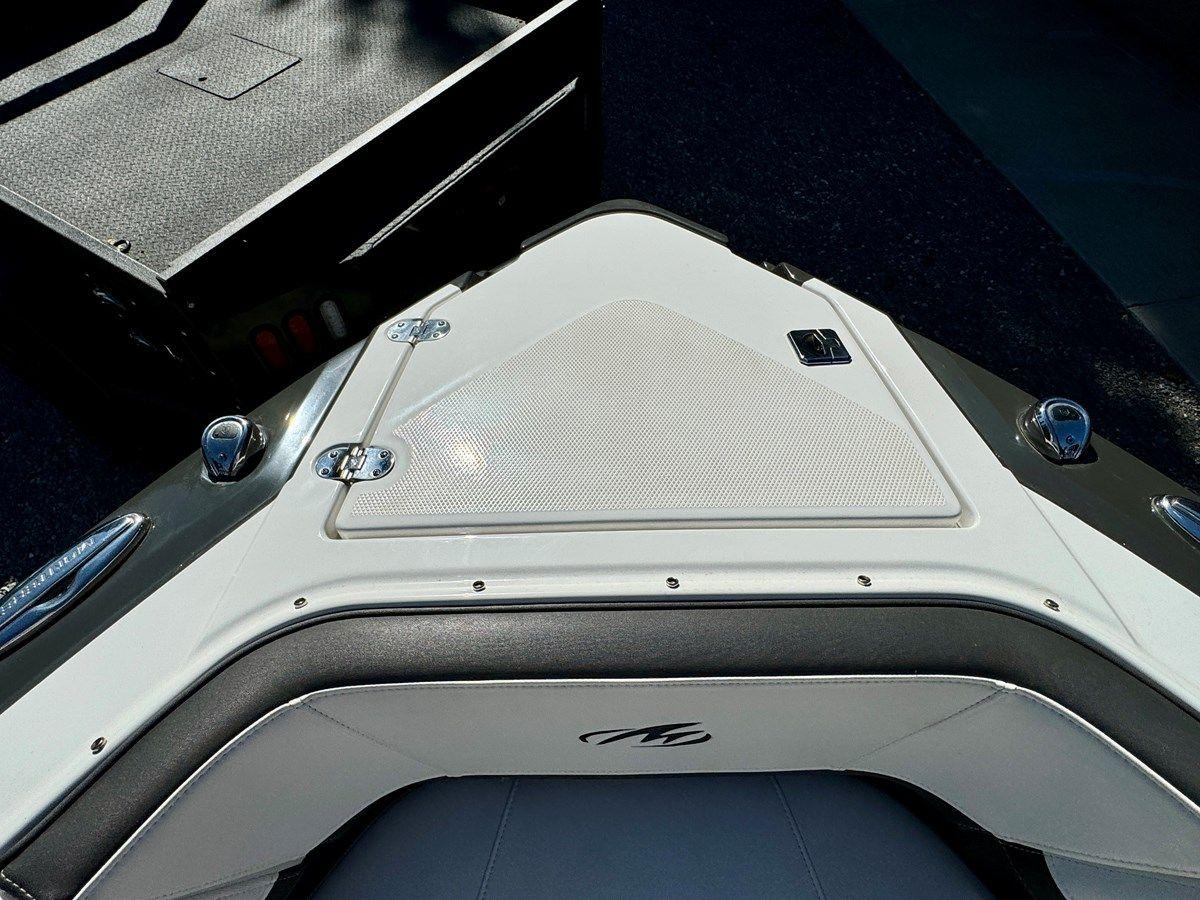 Buy a 2019 Monterey 278 SS KNX 278 SS at Shestakov Yacht Sales