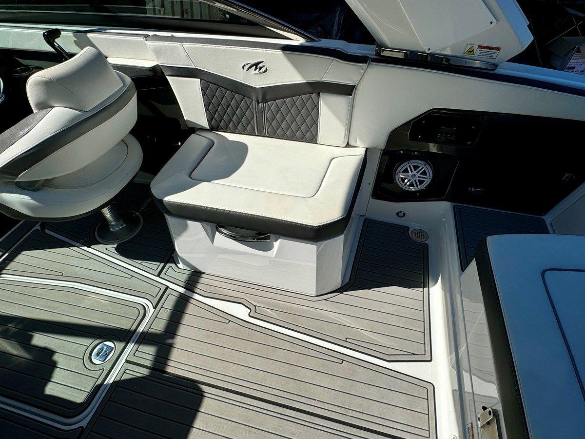 the best price on 2019 Monterey 278 SS KNX 2019