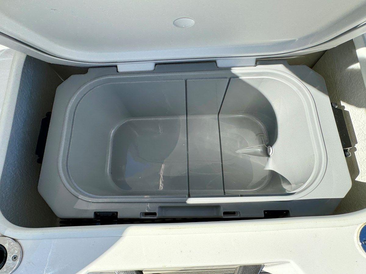 Buy a 2019 Monterey 278 SS KNX 278 SS at Shestakov Yacht Sales