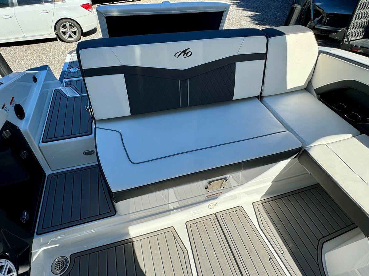 best yacht sales deals 2019 Monterey 278 SS KNX