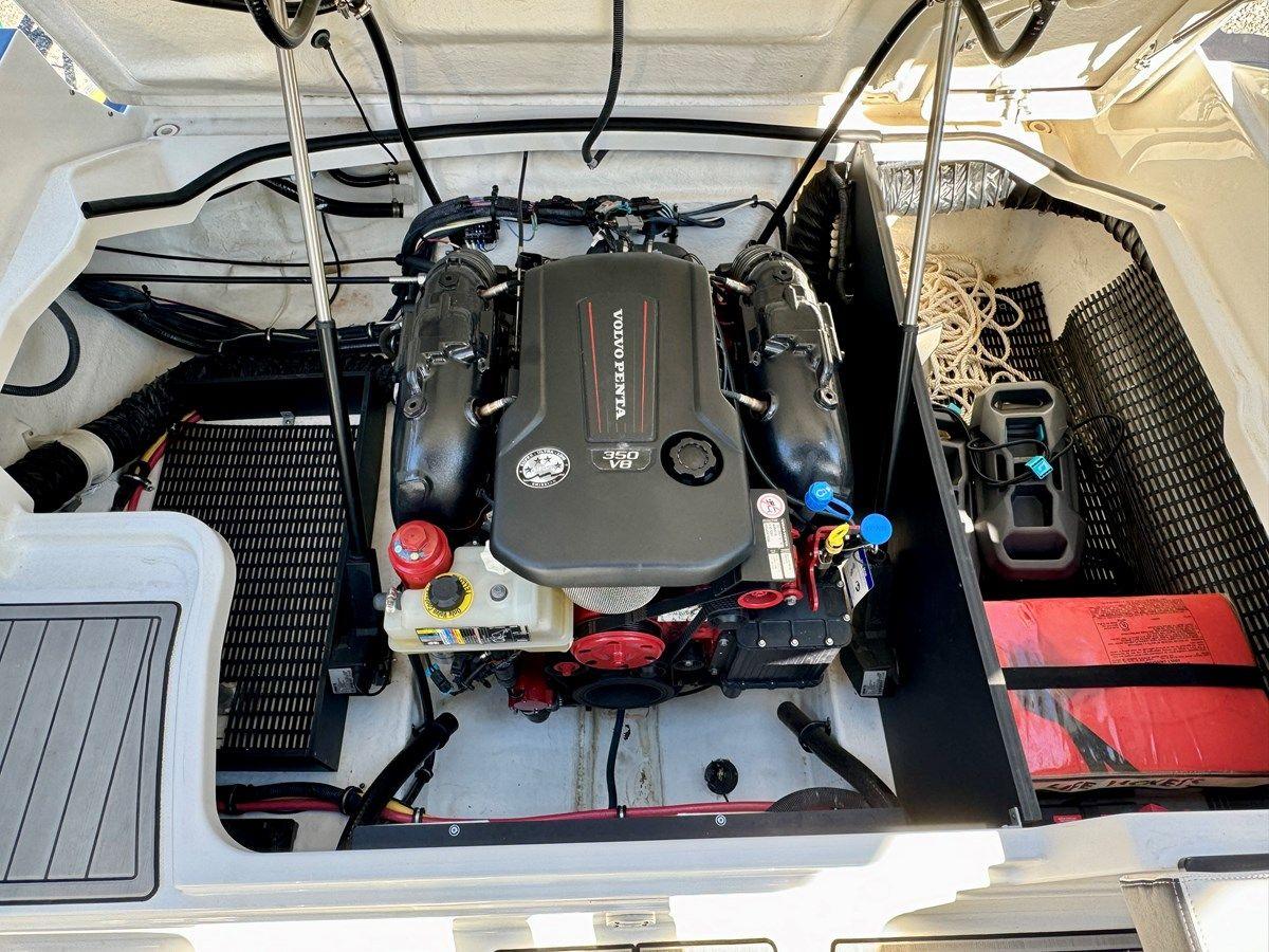 best yacht sales deals 2019 Monterey 278 SS KNX 278 SS