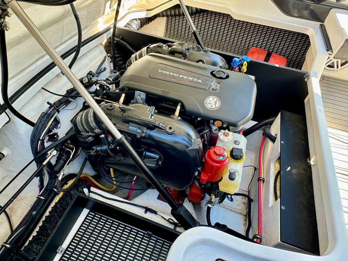 Buy a yacht 2019 Monterey 278 SS KNX