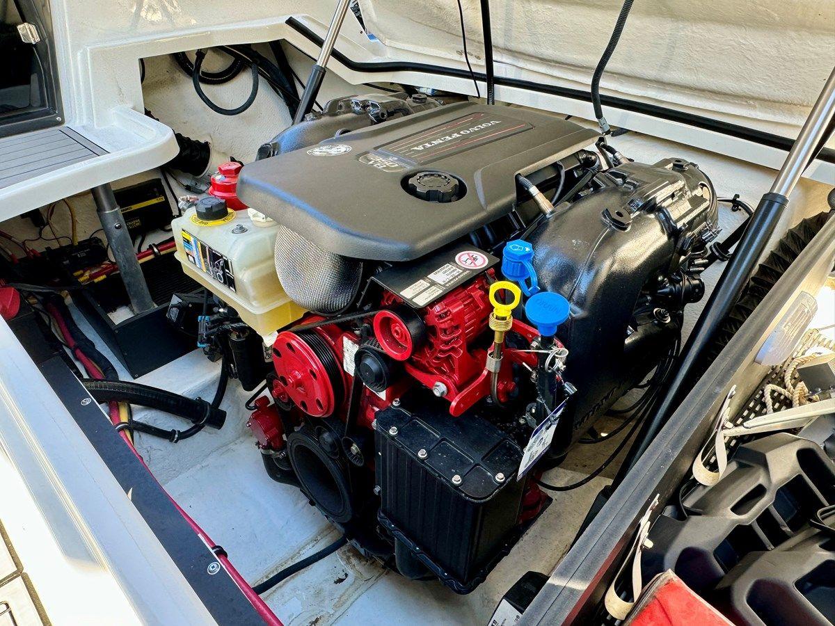 best yacht sales deals 2019 Monterey 278 SS KNX 2019