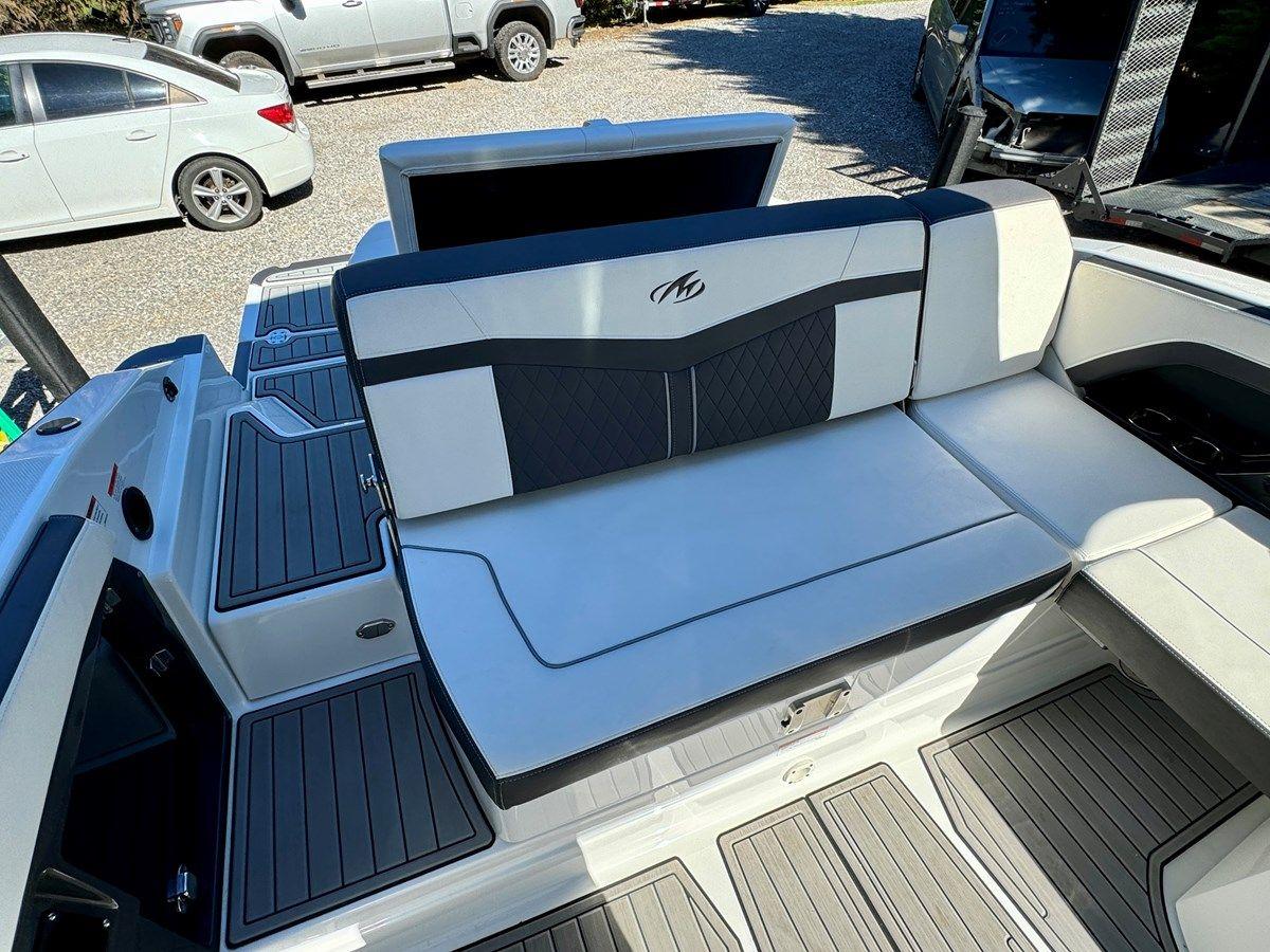 Buy a 2019 Monterey 278 SS KNX 2019 at Shestakov Yacht Sales