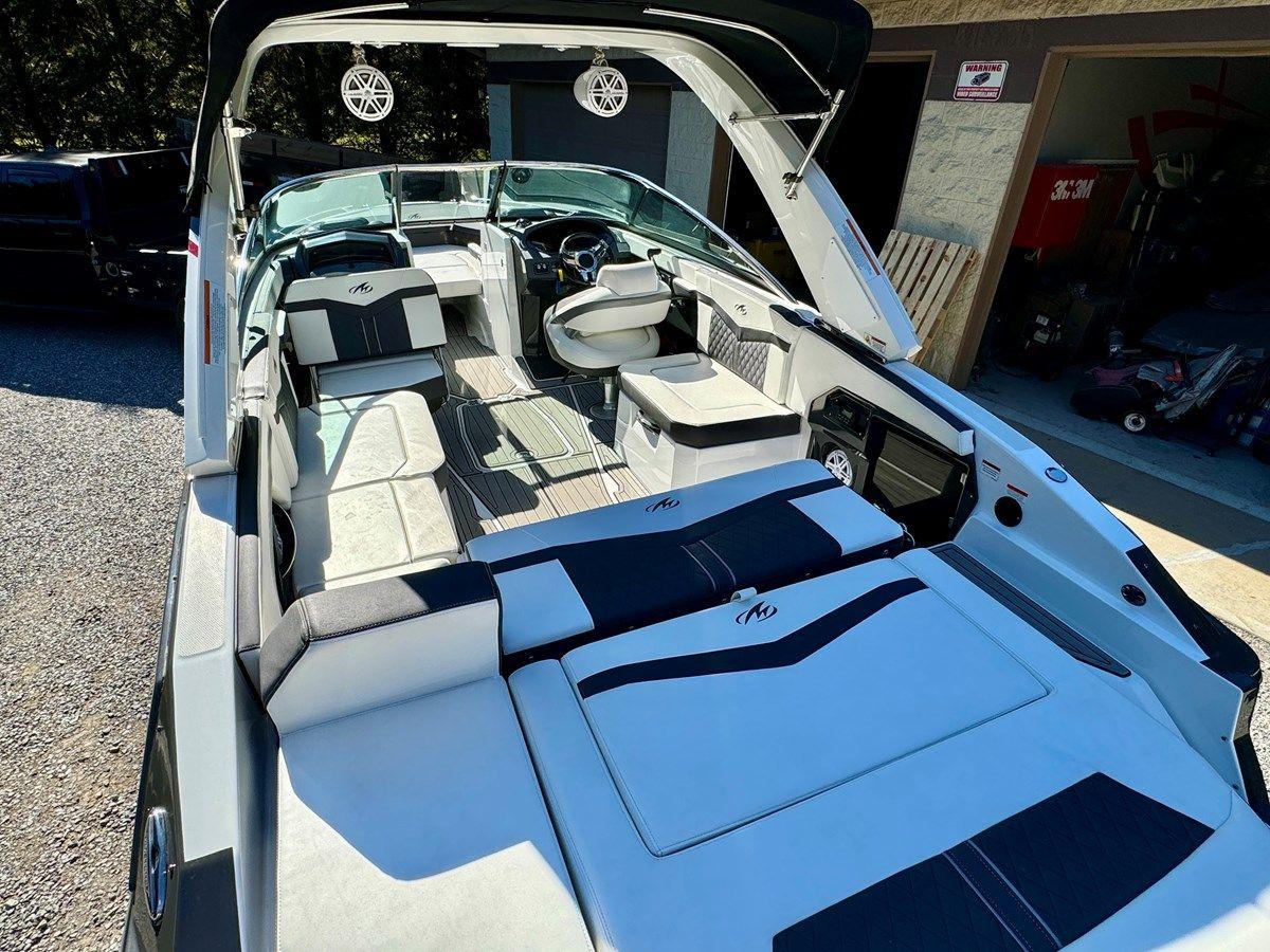 Buy a 2019 Monterey 278 SS KNX at Shestakov Yacht Sales