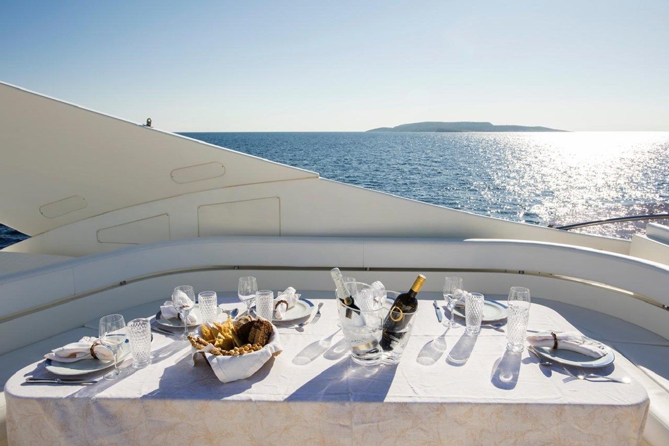 the best price on FERRETTI 881