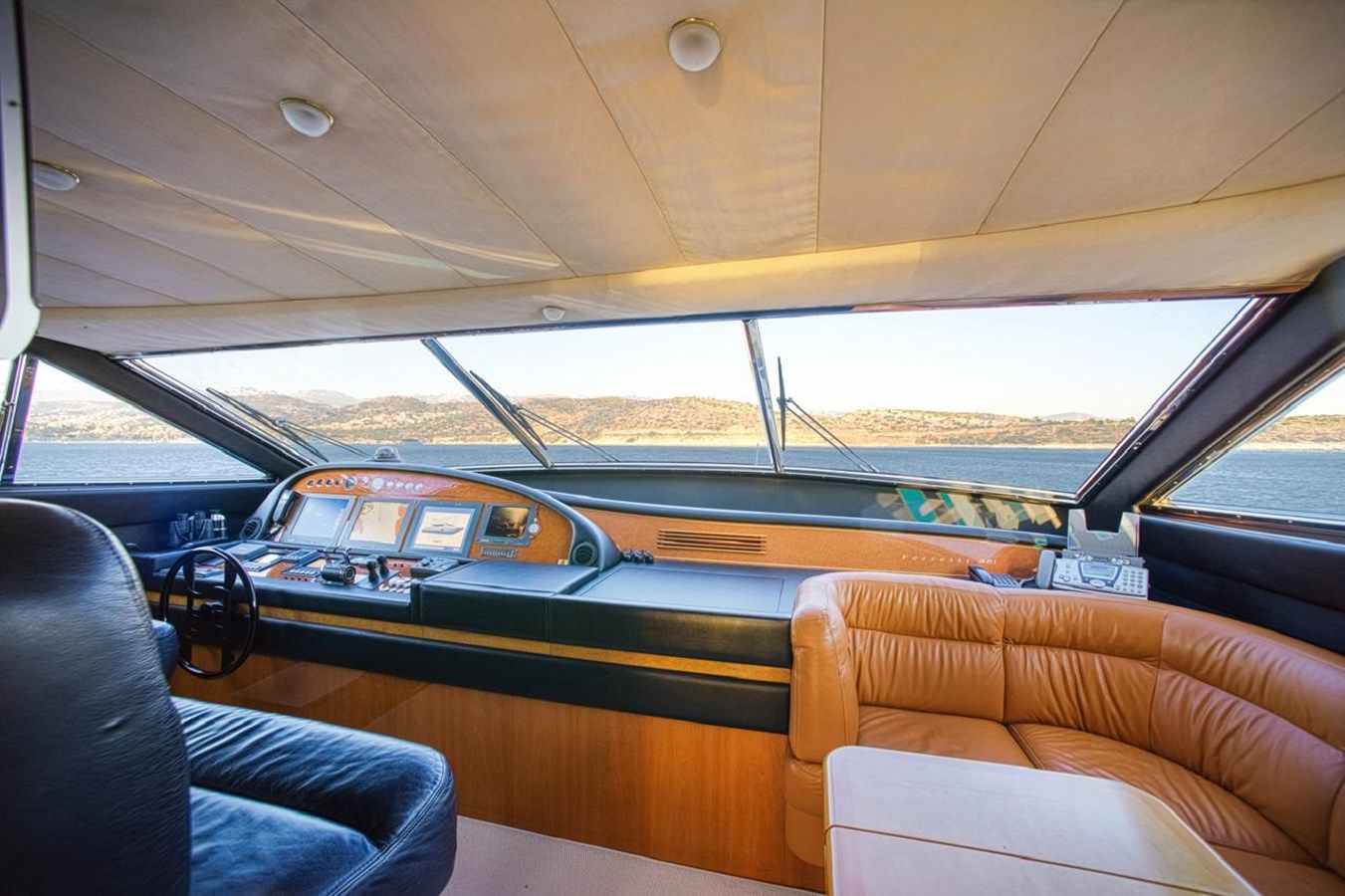 the best price on FERRETTI 881 2006