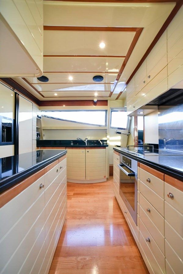 Buy a yacht FERRETTI 881 881