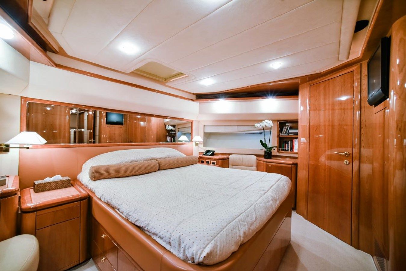 FERRETTI 881 881 price