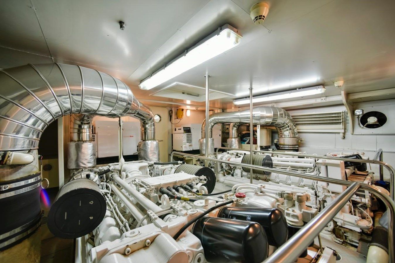 best yacht sales deals FERRETTI 881