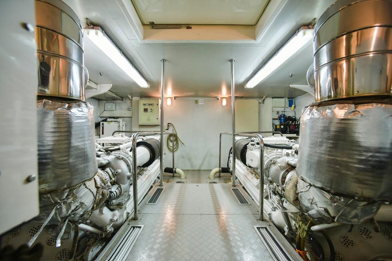 Buy a FERRETTI 881 - Ferretti Yachts at Shestakov Yacht Sales