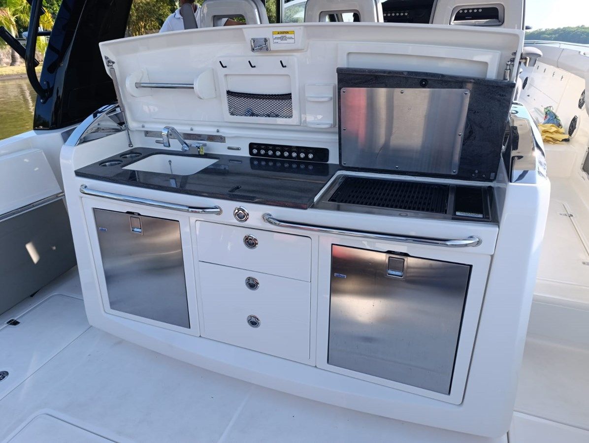 Buy a yacht Bravia OUTRAGE