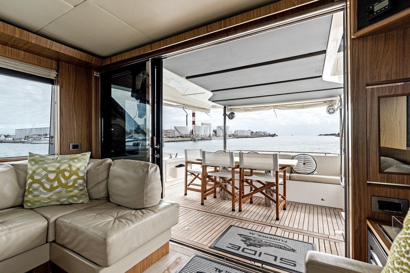 Buy a yacht SLIDE - Absolute Yachts