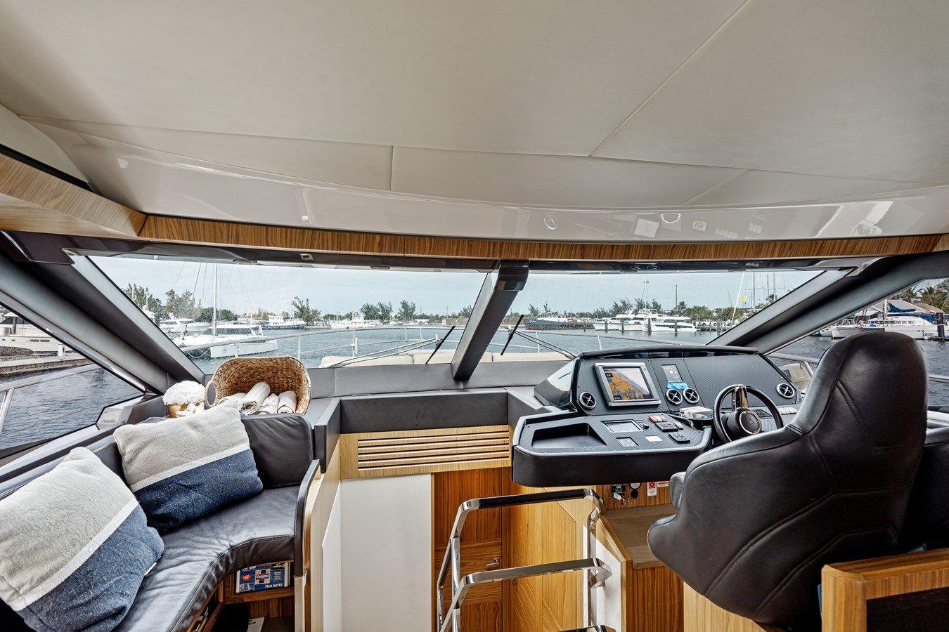 SLIDE - Absolute Yachts price