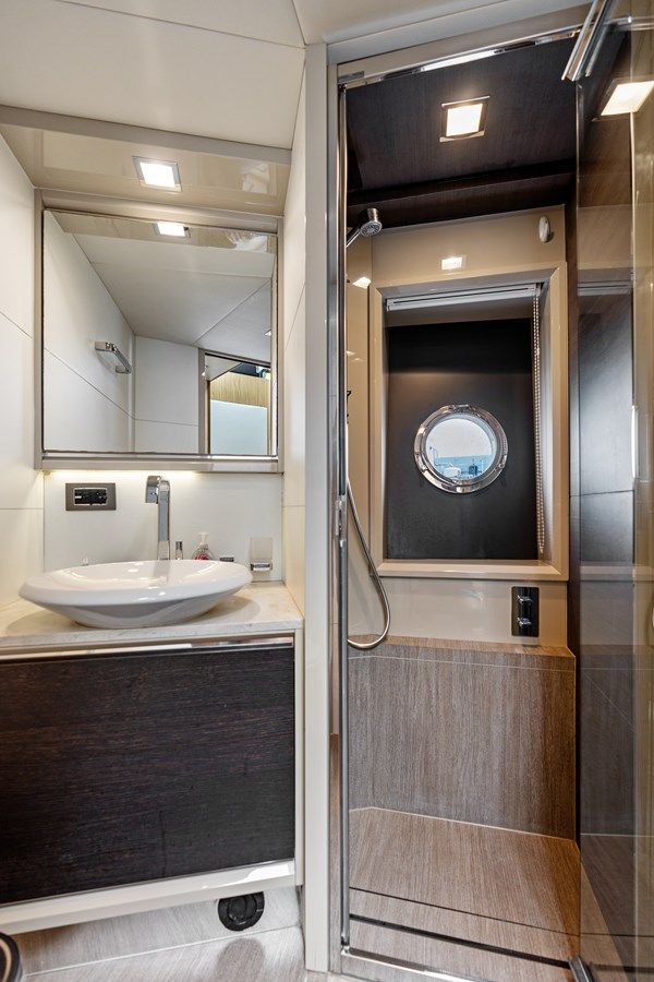 Buy a yacht SLIDE - Absolute Yachts