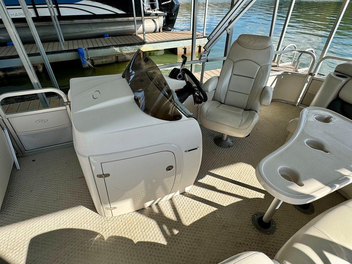 08 Manitou Legacy 24 Tritoon NLDF 2008