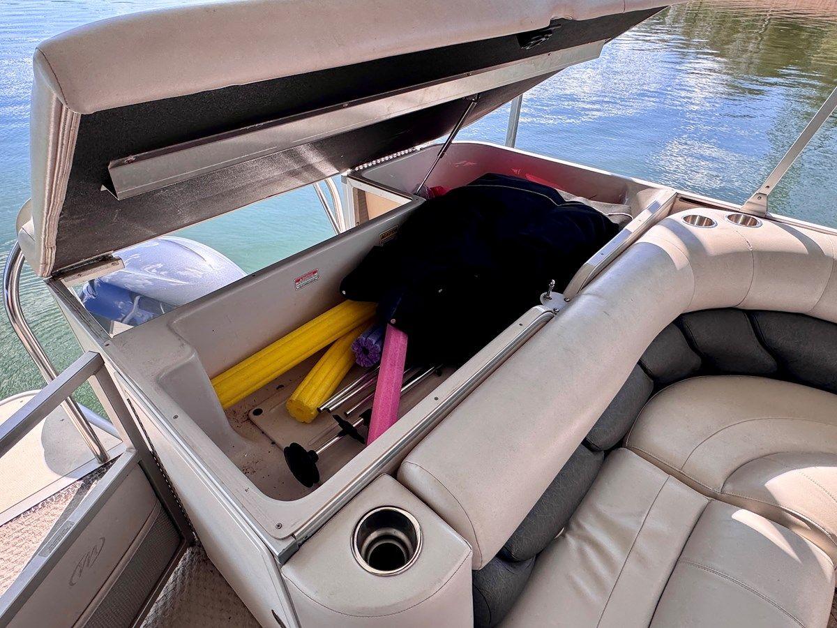 Продажа яхты 08 Manitou Legacy 24 Tritoon NLDF 2008