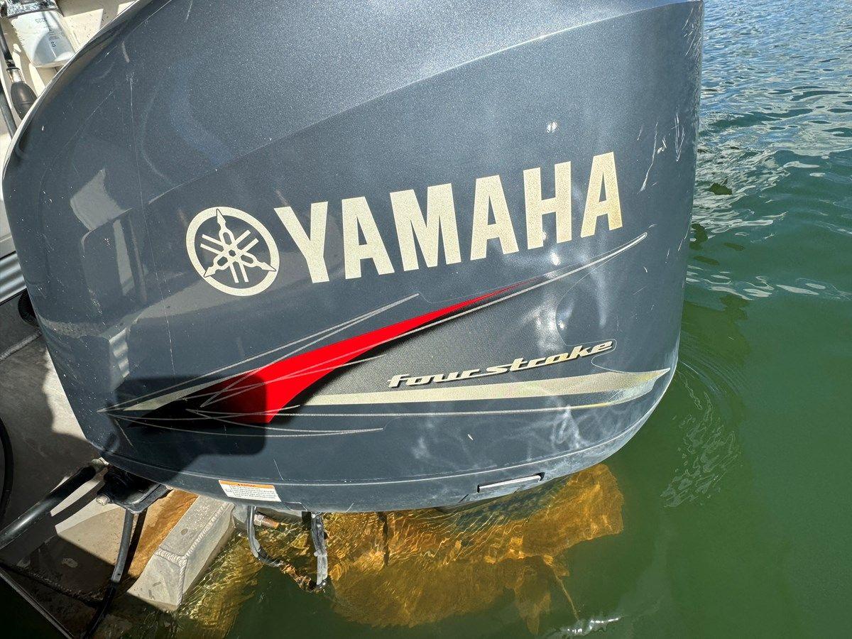 Лучшие предложения покупки яхты 08 Manitou Legacy 24 Tritoon NLDF 2008