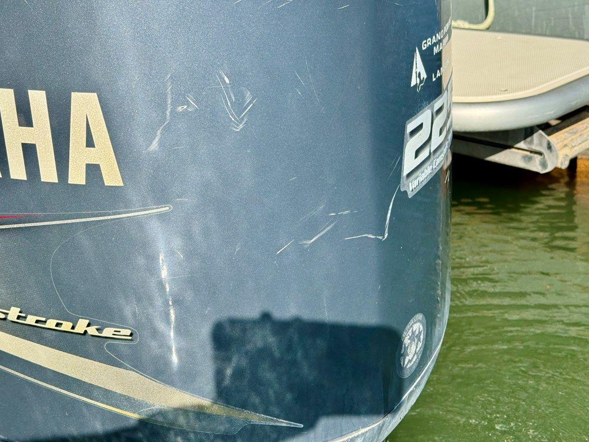 Продажа яхты 08 Manitou Legacy 24 Tritoon NLDF - MANITOU