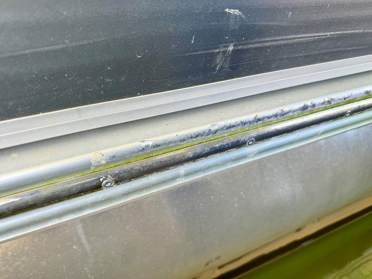 Лучшая цена на 08 Manitou Legacy 24 Tritoon NLDF 27