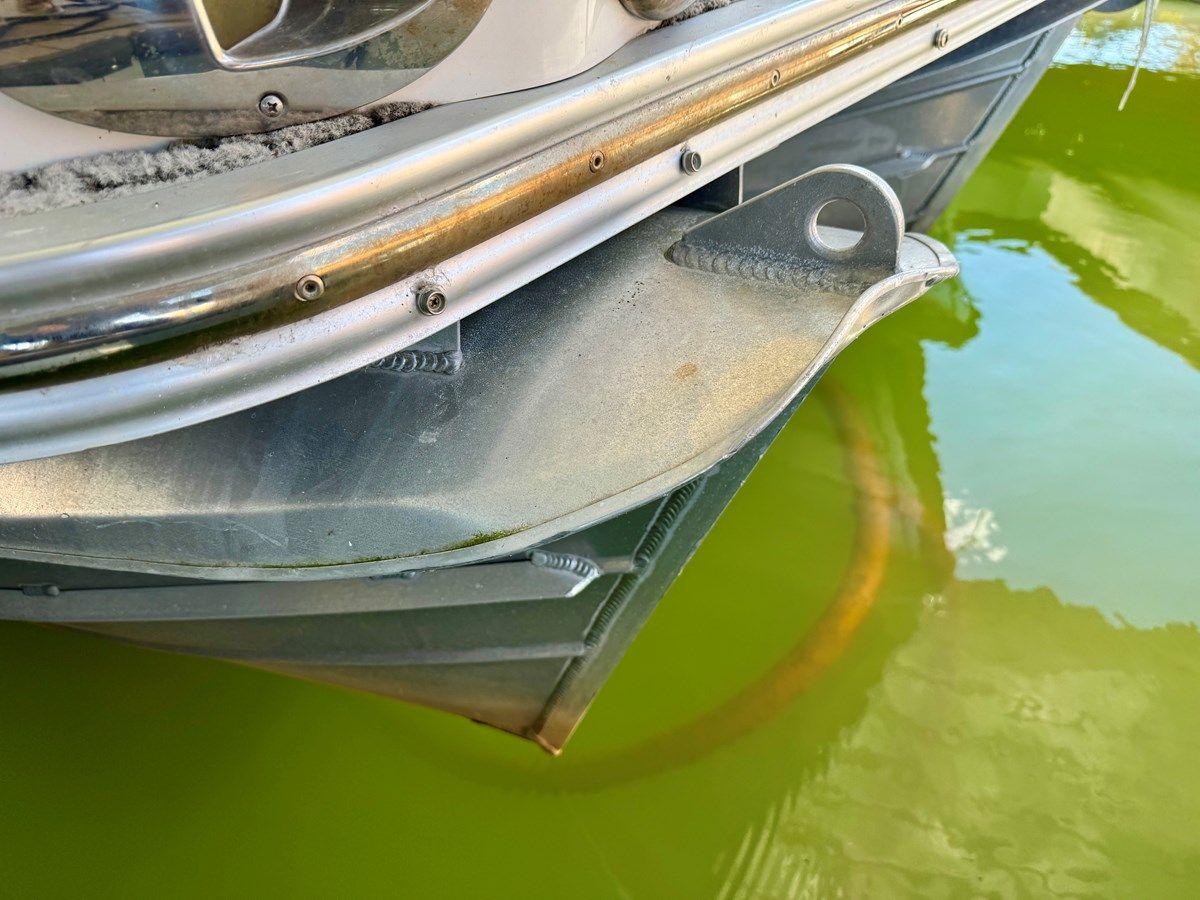 Лучшие предложения покупки яхты 08 Manitou Legacy 24 Tritoon NLDF 27