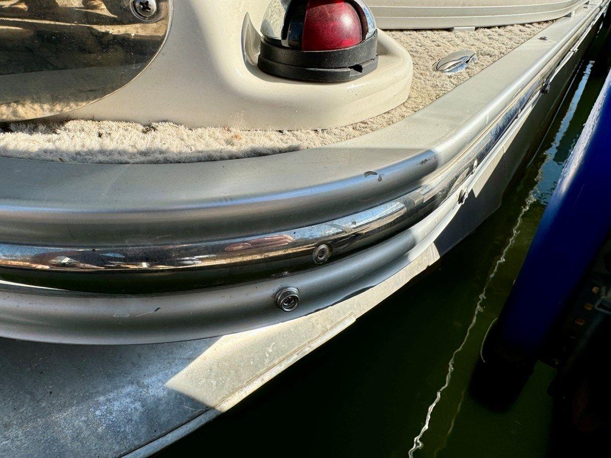 Купить 08 Manitou Legacy 24 Tritoon NLDF - MANITOU