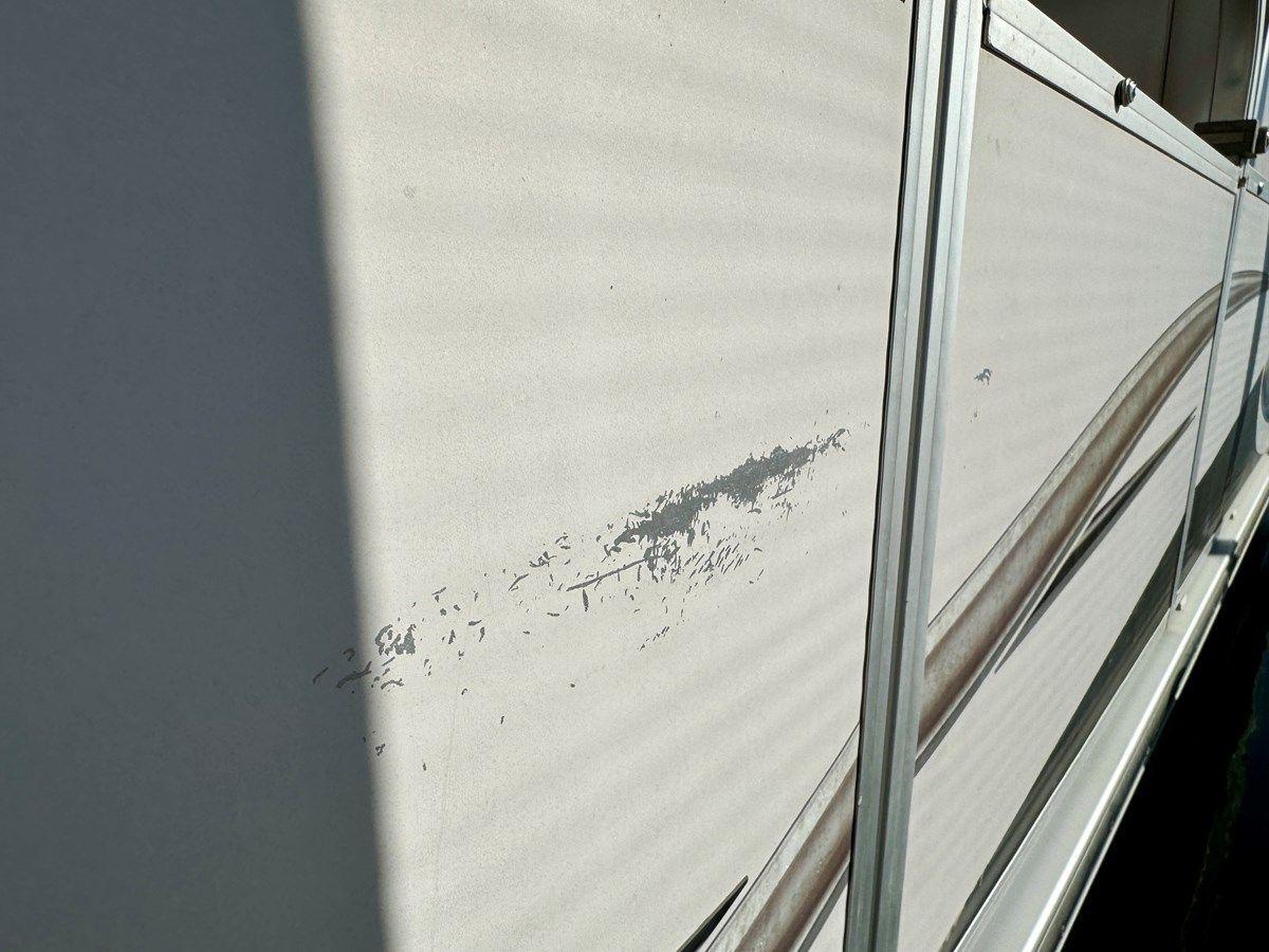 Лучшая цена на 08 Manitou Legacy 24 Tritoon NLDF 2008