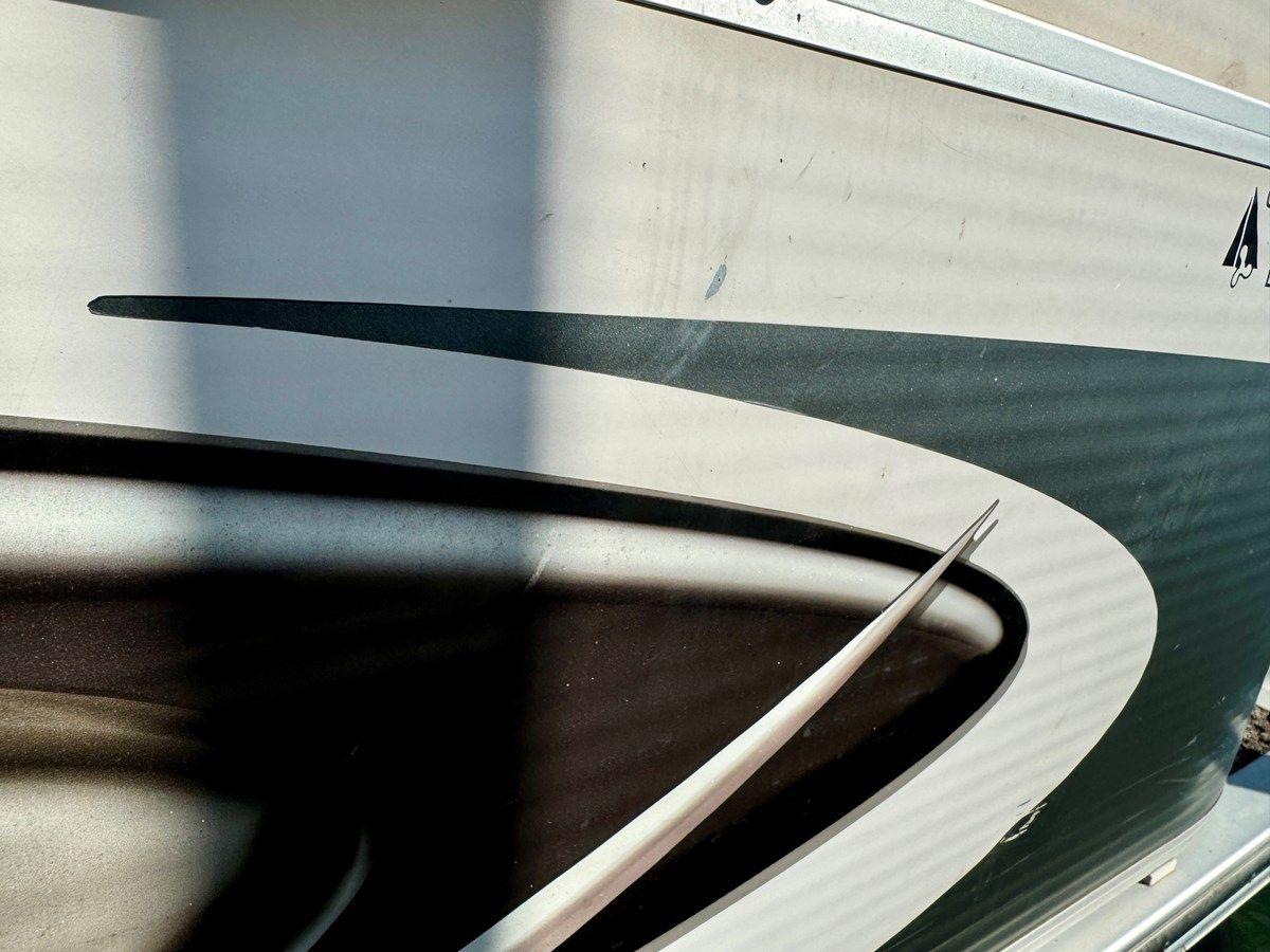 Купить яхту 08 Manitou Legacy 24 Tritoon NLDF 27 в Shestakov Yacht Sales