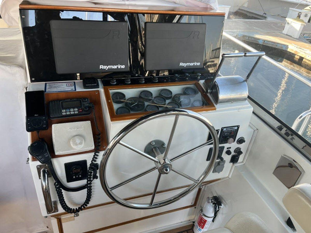 Buy a yacht LIO KAI - GRAND BANKS MARINE