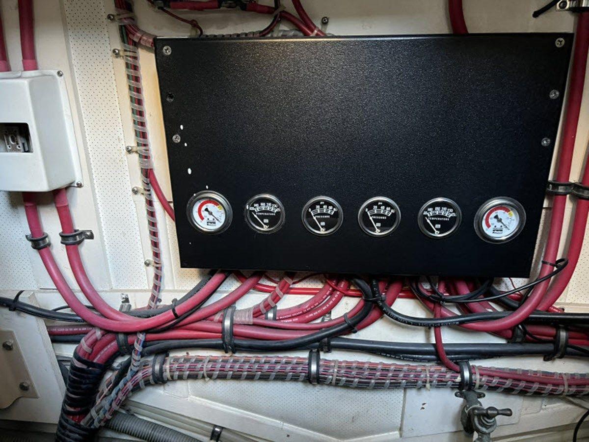 the best price on LIO KAI Eastbay 38