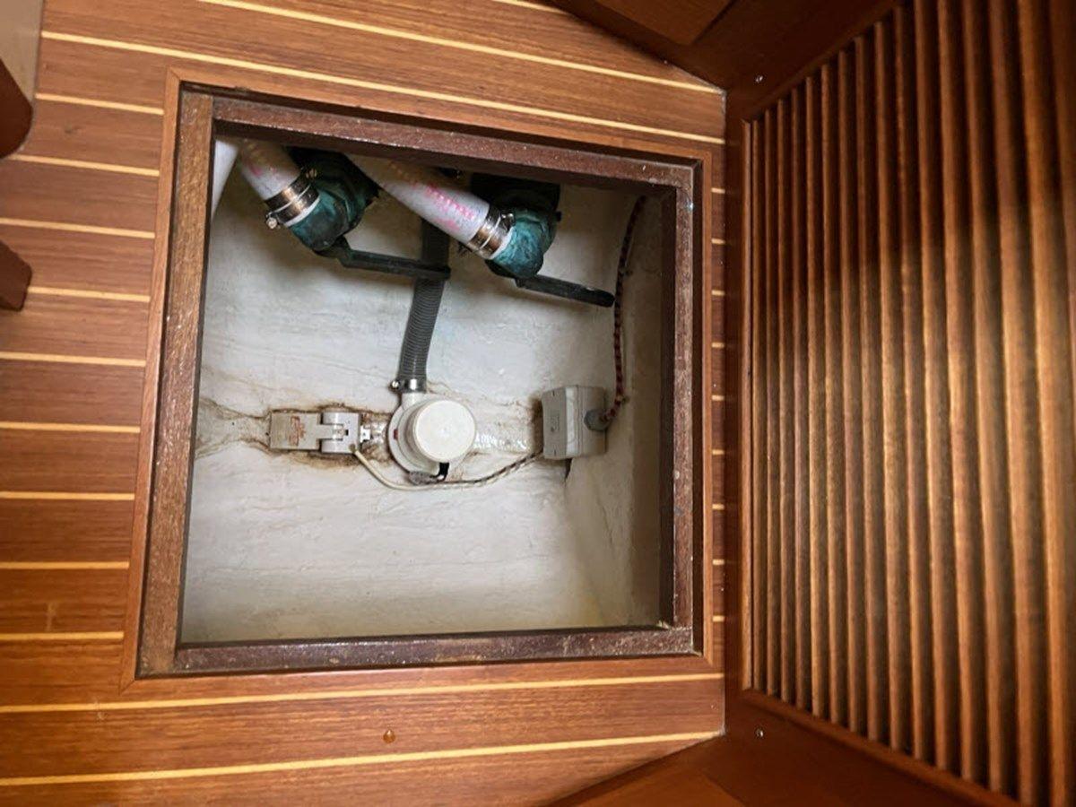 Buy a LIO KAI Eastbay 38 at Shestakov Yacht Sales