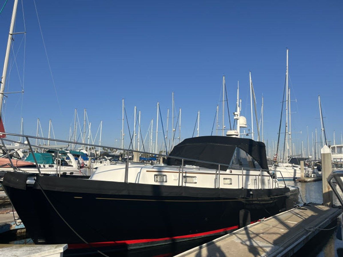 the best price on LIO KAI - GRAND BANKS MARINE