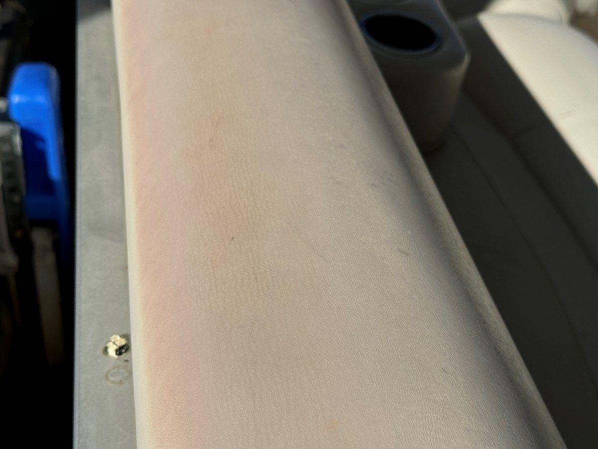 08 Manitou Legacy 24 Tritoon NLDF 27