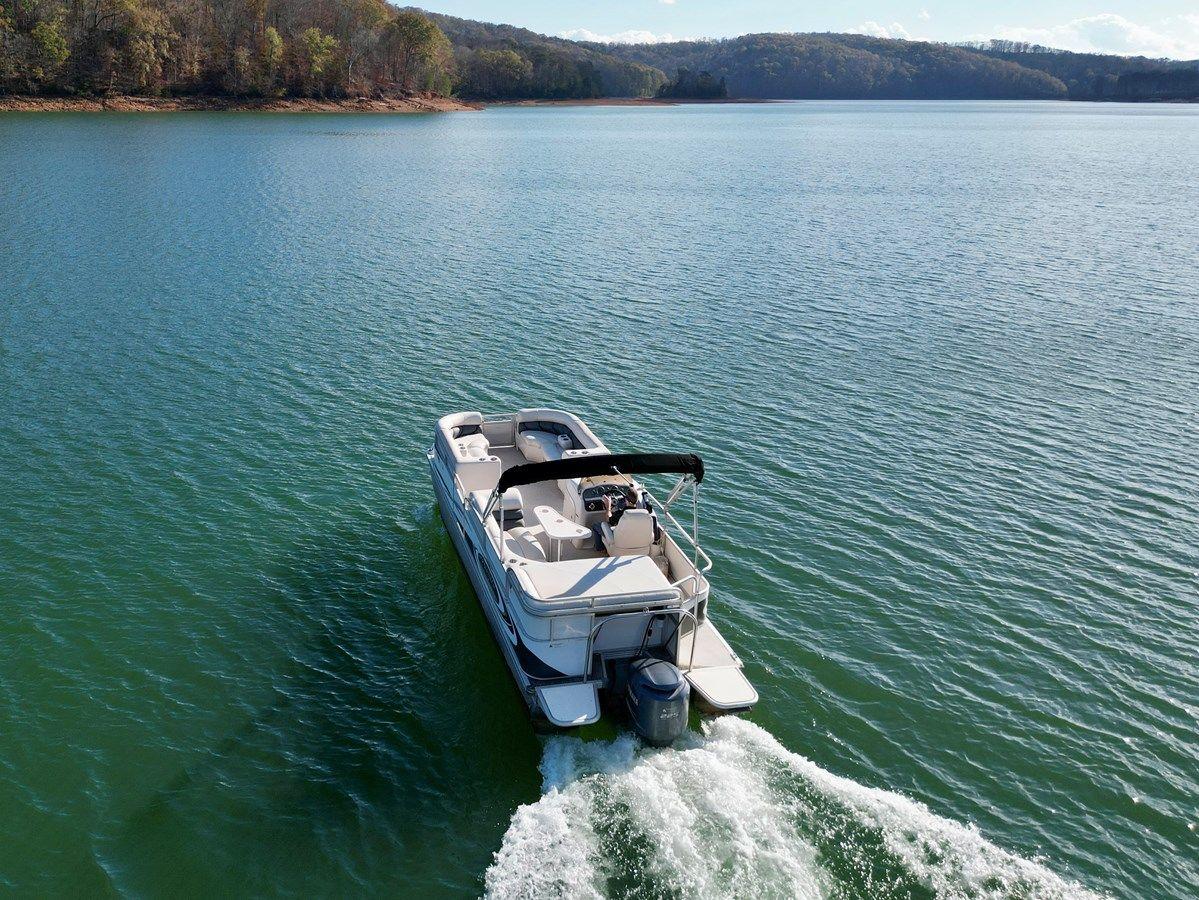 Купить яхту 08 Manitou Legacy 24 Tritoon NLDF - MANITOU в Shestakov Yacht Sales