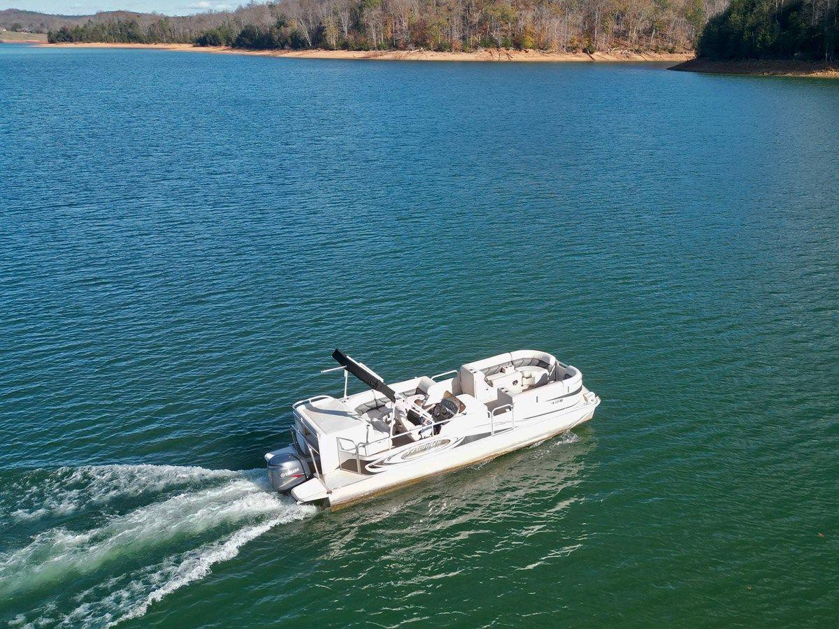 Лучшая цена на 08 Manitou Legacy 24 Tritoon NLDF 2008