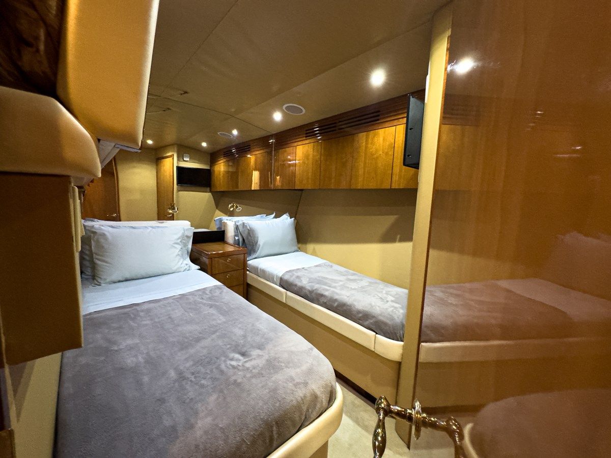 Buy a VIDA 1 - Hatteras at Shestakov Yacht Sales