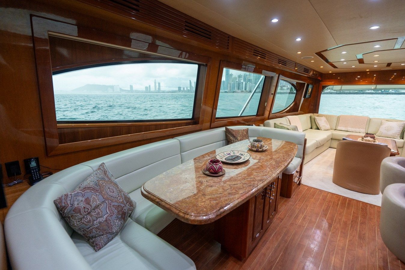 Buy a VIDA 1 - Hatteras at Shestakov Yacht Sales