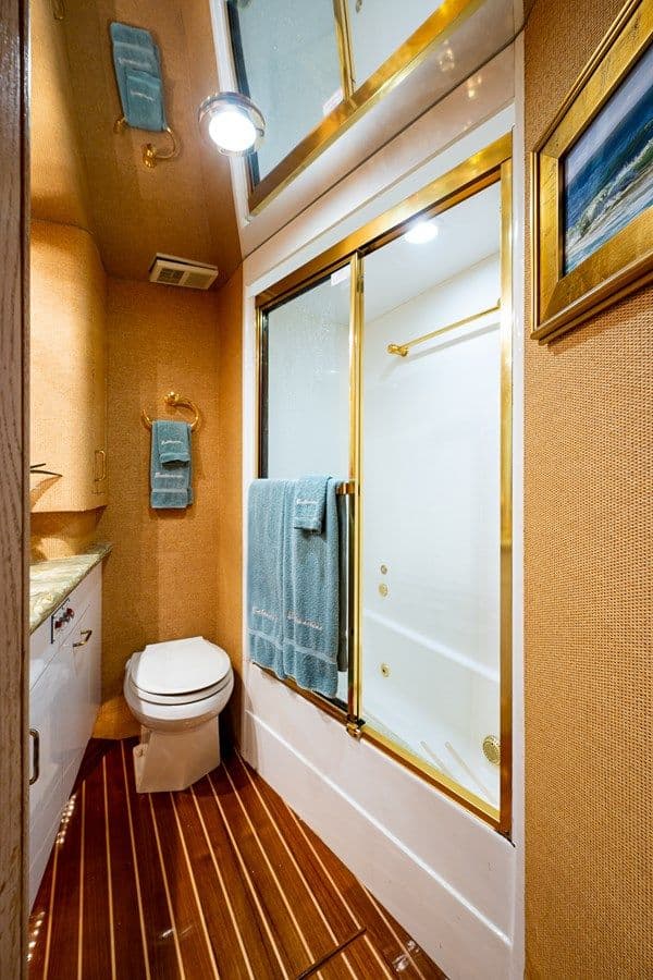 Продажа яхты ENCHANTRESS 1997