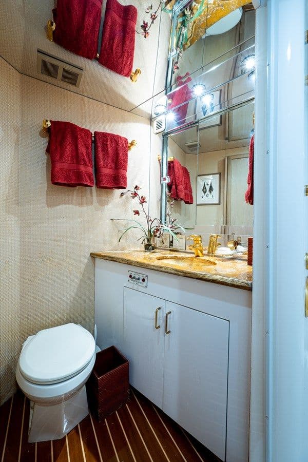 Продажа яхты ENCHANTRESS - Hatteras