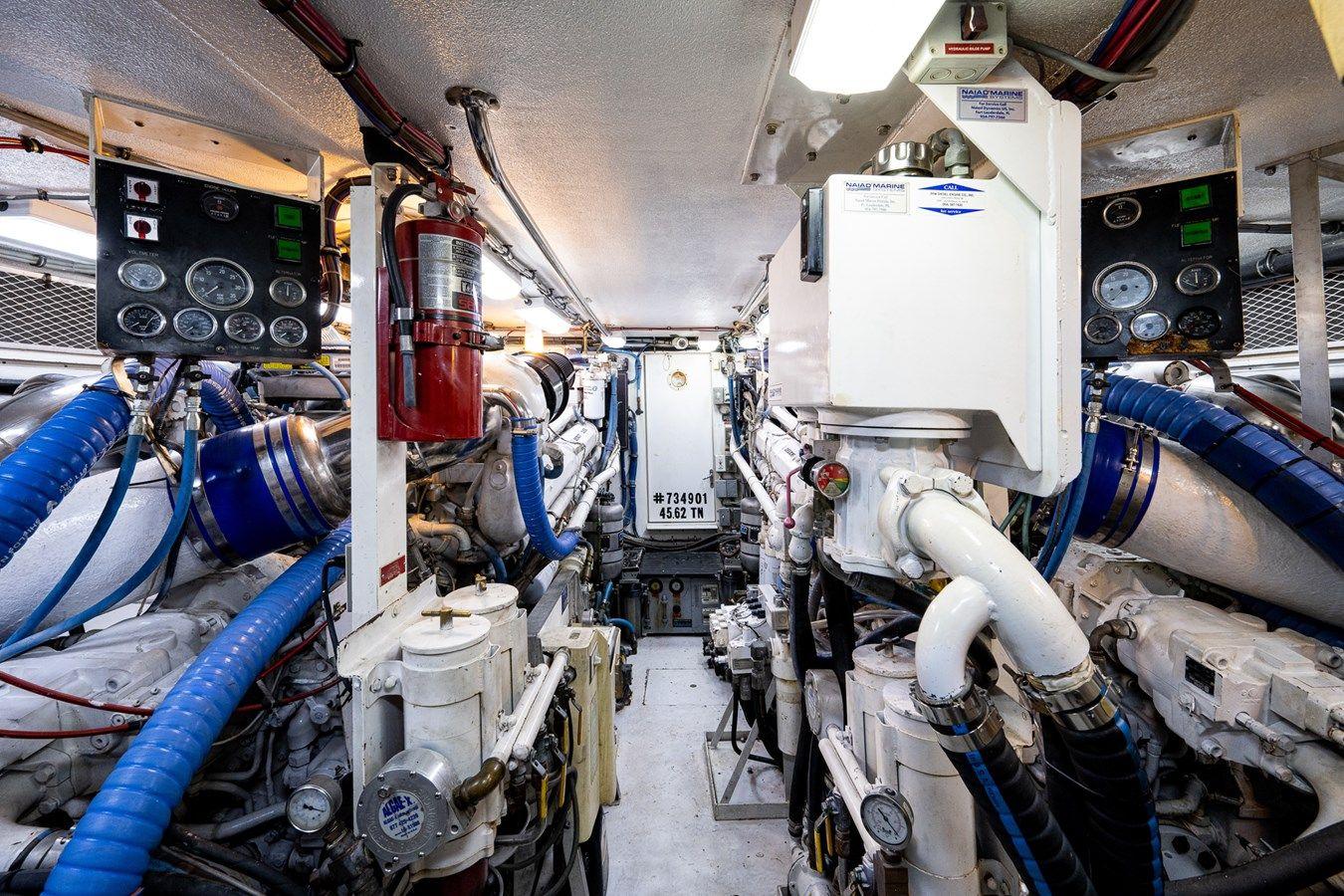 ENCHANTRESS - Hatteras